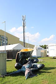 Der Geisterpalast von Kunz ist eingetroffen:  Aufbau am 27.08.2019 (&copy;Foto: Martin Schmitz)